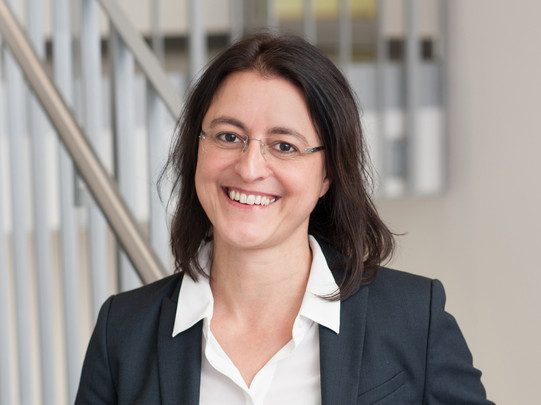 Porträtfoto von Prof. Dr. Tina Seufert
