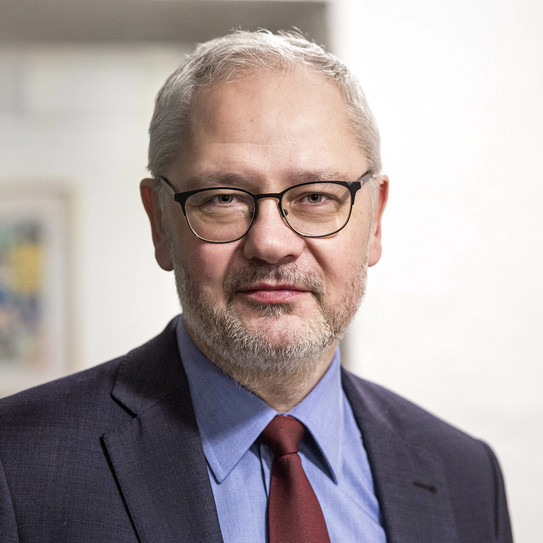 Porträtfoto von Prof. Lars Geschwind