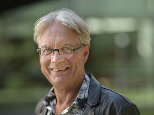 Porträtfoto von Prof. Dr. Stefan Kuhlmann