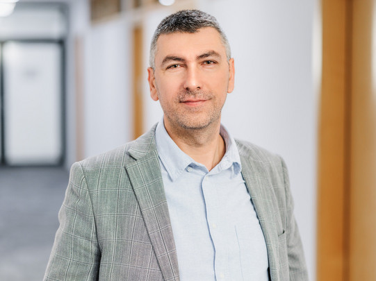 Porträtfoto von Prof. Barış Uslu