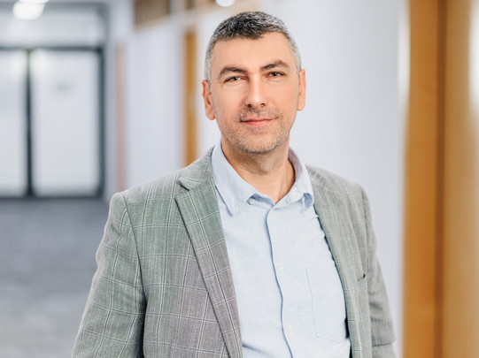 Portrait photo of Prof. Barış Uslu