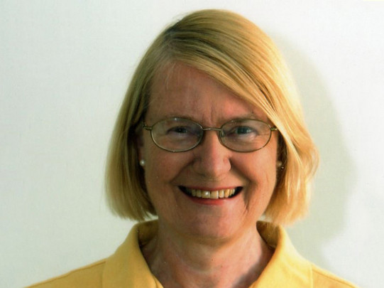 Portrait photo of Prof. Dr. Heather Eggins