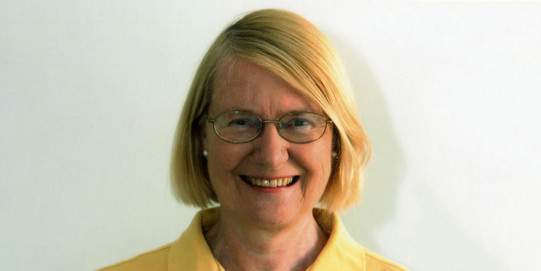 Portrait photo of Prof. Dr. Heather Eggins