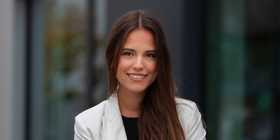 Porträtfoto von Nina Carolin Bieling
