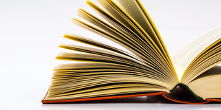 Aufgeschlagenes Buch